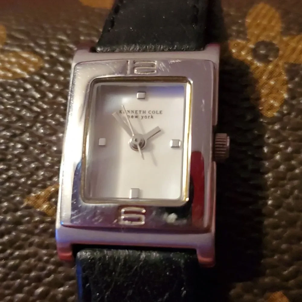 Kenneth Cole Watch U54-05-KC6032 Women's Leather Band Petite‎ Rectangular Silver